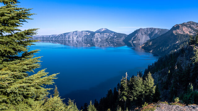 Crater Lake at Discovery Point in Crater Lake National Park in Oregon © Foto-Jagla.de