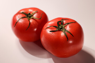 新鮮なみずみずしいトマト