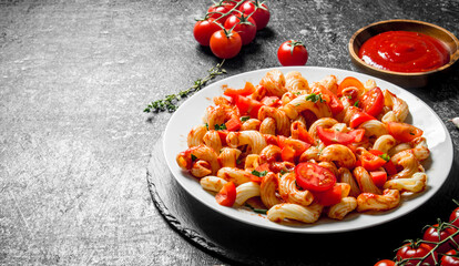 Pasta with tomatoes,sauce and thyme.