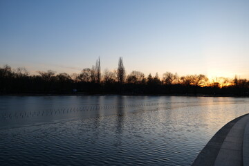 Naklejka premium 석양, h2o, sky, 호수, 경관, 강, 도시, 바다, 나이트, 네이처, 태양, 구름, 스카이 라인, 오늘밤, 일출, 여름, 저녁, 공원, 실루엣, 여행, 건물