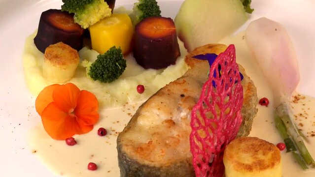 Recipe of cod steak, mashed potatoes and its farandole of vegetables, parsnip, turnip, broccoli, candied potato. High quality video