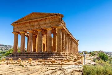 Obraz premium Agrigento, Sicily, Italy - July 12, 2020: Greek ruins of Concordia Temple in the Valley of Temples near Agrigento in Sicily