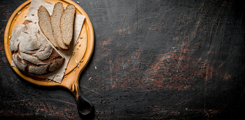 Rye bread on a round cutting Board.