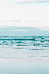 Obraz premium Before sunrise at the beach in Algarve, Portugal