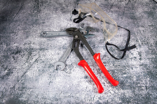 rusky homework tools on metal
