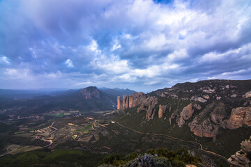 Fototapeta premium Beautiful mountain landscape in the pyrenees on a cloudy day