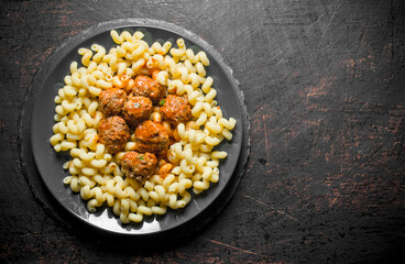 Pasta with meat balls on a plate.