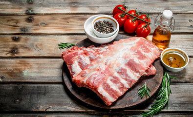 Raw ribs with spices and herbs .