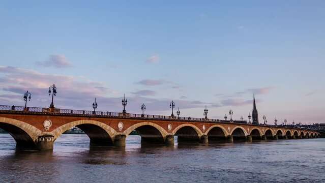 Timelapse jour nuit pont de pierre Bordeaux 4K