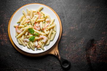 Pasta with shrimp and mint leaves.