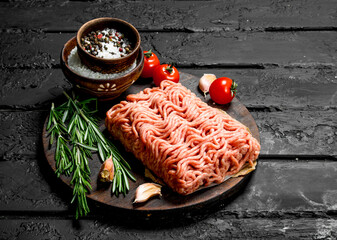 Raw minced meat with tomatoes and rosemary branches .
