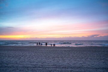 On the Beach / Sonnenuntergang ansehen...