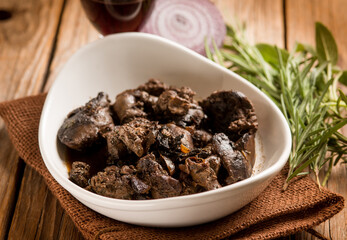 sauteed chicken liver with herbs and onions
