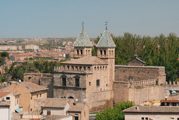 Segovia, España. April 29, 2022: Walls of Toledo and alpha tower with urban landscape. - obrazy, fototapety, plakaty