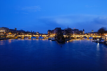 Fototapeta na wymiar CItyscape of downtown with Pont Neuf Bridge and River Seine at night , Paris.