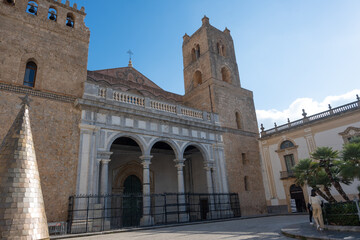 Fototapeta na wymiar Cattedrale e chiostro di Monreale