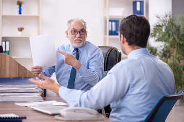 Obraz premium Two male colleagues working in the office