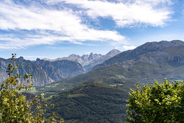 Fototapeta premium View of the Naranjo de Bulnes from the Udaondo Echevarria viewpoint