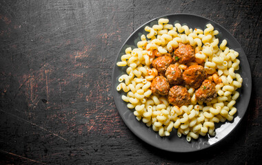 Pasta with meat balls on a plate.