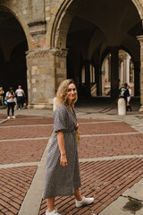 junge Frau in Bergamo / Touristin