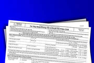 Naklejka premium Form 13614-C (vie) documentation published IRS USA 44327. American tax document on colored