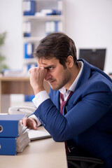 Naklejka premium Young male employee working in the office