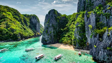 Papier Peint photo autocollant Ciel bleu Aerial of Cliff Landscape and Turquoise Crystal Clear Water In El Nido, Palawan, Philippines. Beautiful Vacation Travel Destination