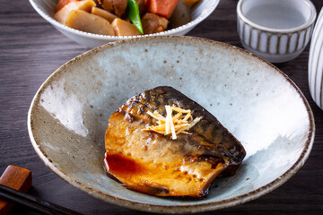 鯖の煮付けと日本酒