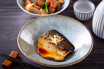 鯖の煮付けと日本酒