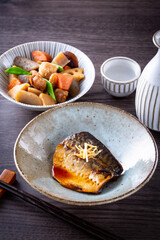 鯖の煮付けと日本酒