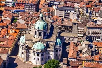 Fototapeta premium Duomo di Como Cathedral or Cattedrale di Santa Maria Assunta in Como lake, Italy