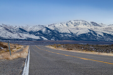 Fototapeta premium road to the mountains