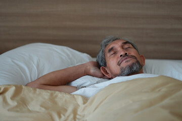 elderly man sleeping comfortably on bed, adequate sleep and effective sleep in the elderly, sleep is an essential function that allows senior body and mind to recharge
