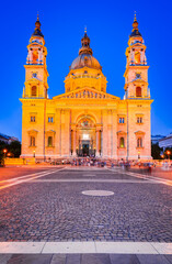 Naklejka premium Budapest, Hungary. Night illuminated St. Stephen Basilica