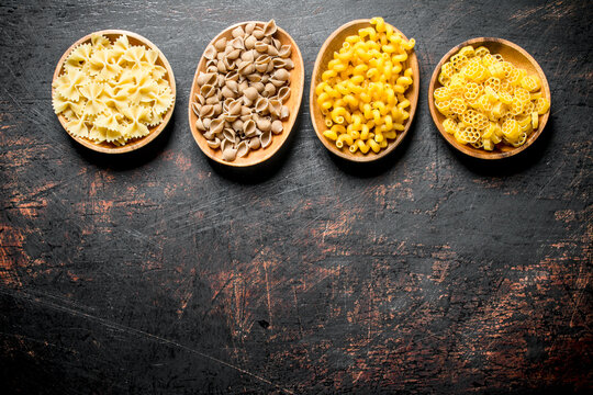 Different types of raw paste in bowls.