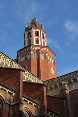 campanile della basilica di sant' andrea di vercelli in italia