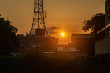 夕陽と鉄塔