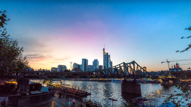 Frankfurt Skyline, Sunset, Eiserner Steg, Abendd&auml;mmerung, Licht