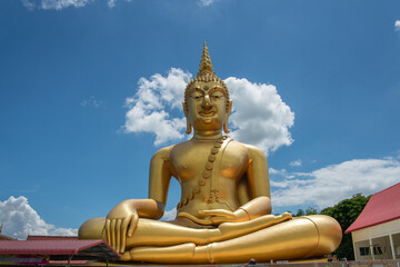 Obraz premium Big Golden Buddha Statue At Saraburi Temple,