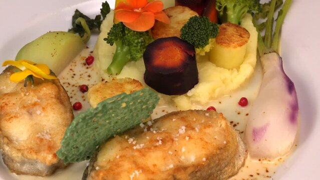 Recipe of cod steak, mashed potatoes and its farandole of vegetables, parsnip, turnip, broccoli, candied potato. High quality video