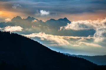 Kolorowy zachód słońca w Tatrach - obrazy, fototapety, plakaty