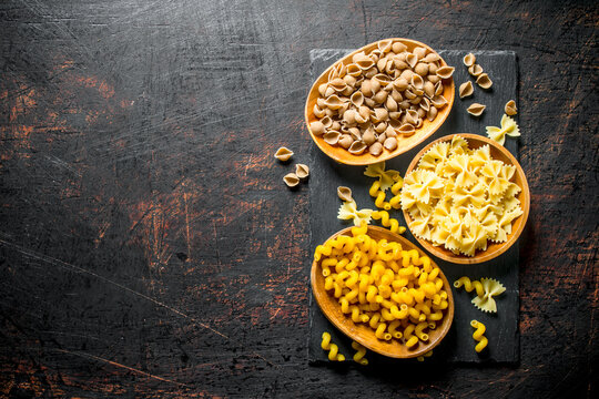 Different types of raw paste in bowls.