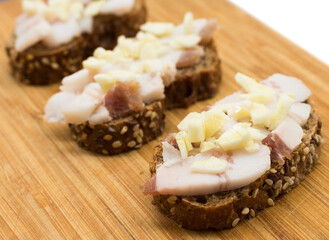 Russian sandwich with brown bread, lard and garlic