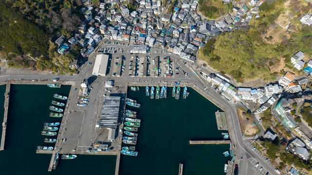 2023年1月　日本のアマルフィ　和歌山県雑賀崎漁港と雑賀崎灯台周辺の空撮写真