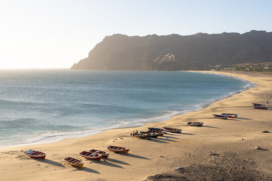 Plage de Sao Pedro sur l'&icirc;le de Sao Vicente au Cap Vert