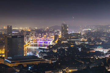 Obraz premium La ville de Liège de nuit en 2023