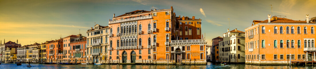 Fototapeta na wymiar historic buildings at the famous old town of venice