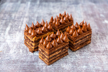 chocotorta with dulce de leche gray background