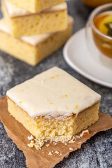 mini lemon cakes ready to eat
