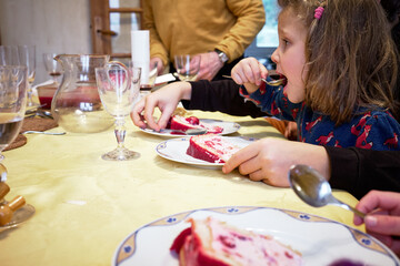 La joie de manger une délicieuse charlotte à la framboise